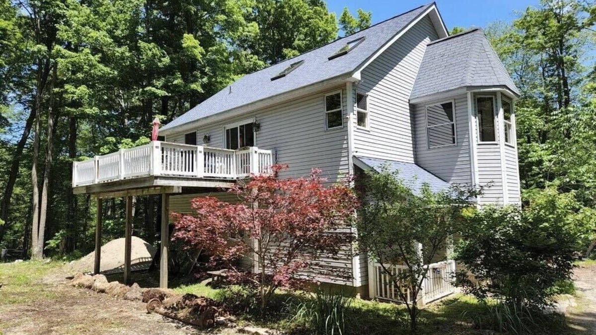 Canadensis House | Charming 3 bed Pocono Mountain Getaway