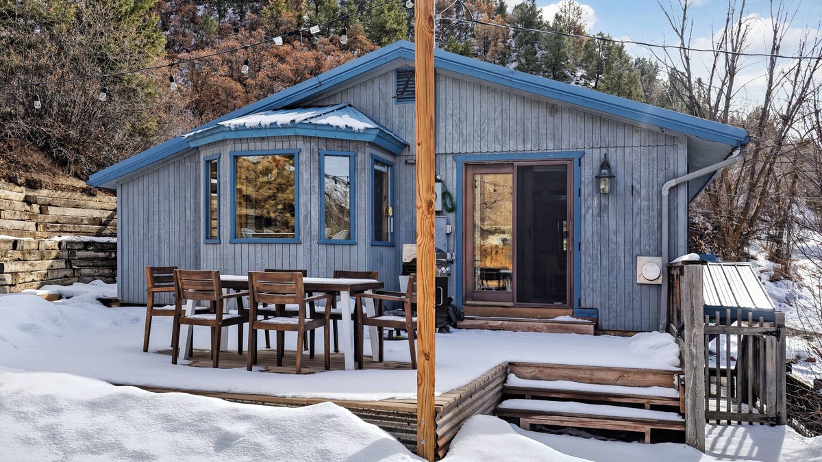 Glenwood Springs House | Charming 3-bedroom house in the heart of Glenwood Springs with AC, WiFi