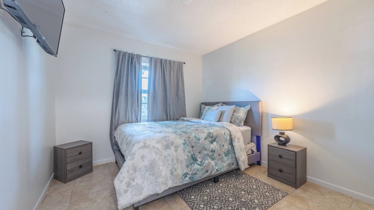 Royal Palm Beach House | Charming 3-bedroom house with WiFi and AC in Royal Palm Beach