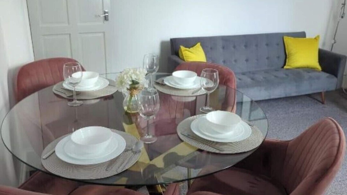 Wolverhampton House | Charming 3-Bedroom House in Wolverhampton! Prime Location!