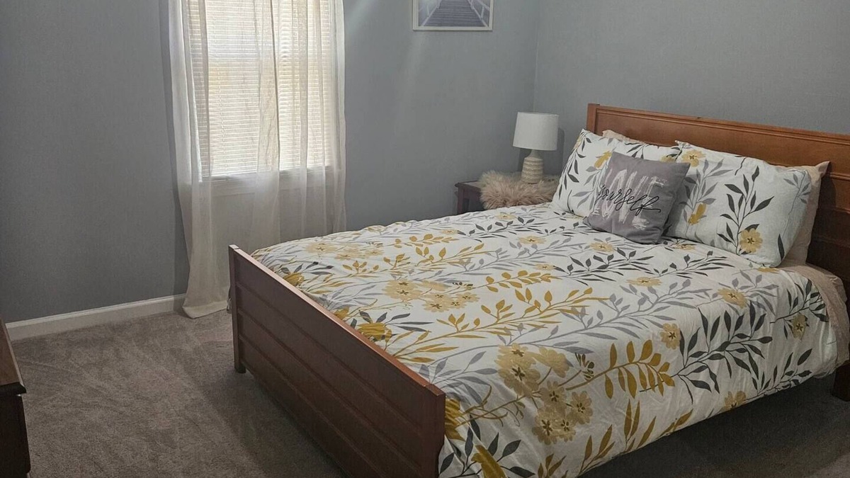 Elizabeth City House | Charming 3-bedroom house with AC and WiFi near Downtown Elizabeth City