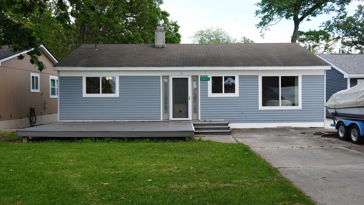 Caseville Cottage | Charming 3-bedroom cottage in Caseville