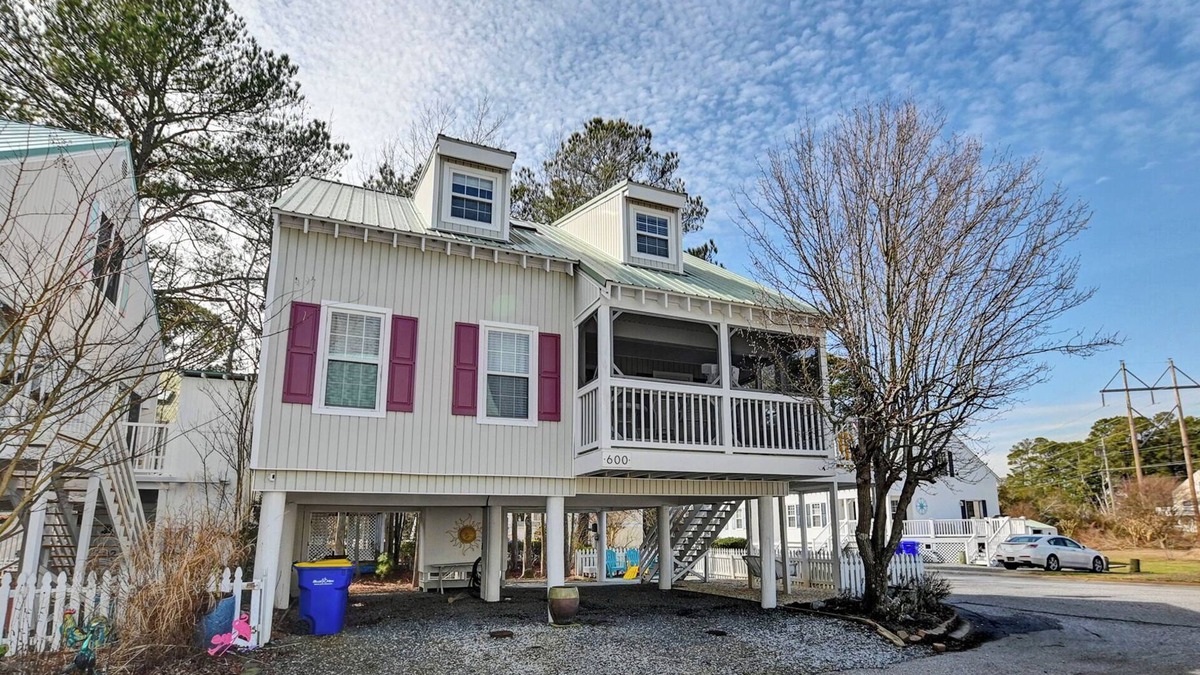 Cat Hill Cottage | Charming 3 Bedroom Cottage in Bahama Beach Cottages! Dog Friendly, WIFI, Beach Town!