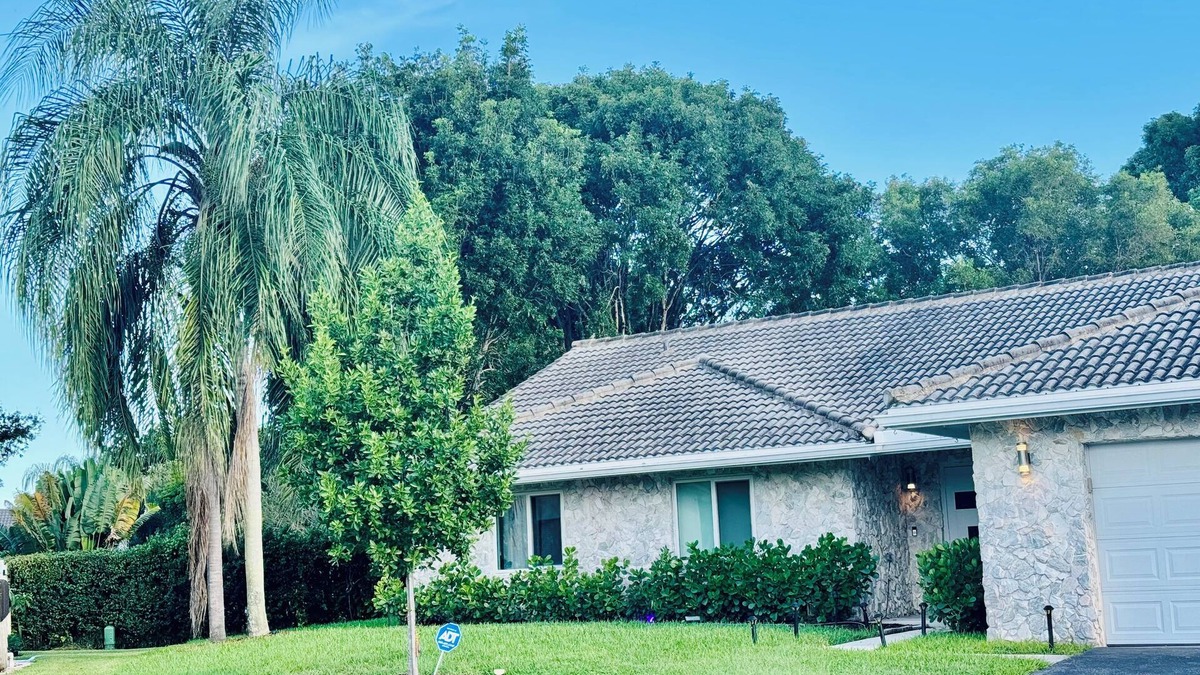 Coral Springs House | Charming 3-bedroom house with WiFi, AC in Coral Springs