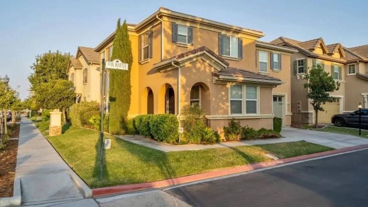 Lathrop House | Charming 3-bedroom 2.5-bath House in pleasant Mossdale Community of Lathrop, CA.