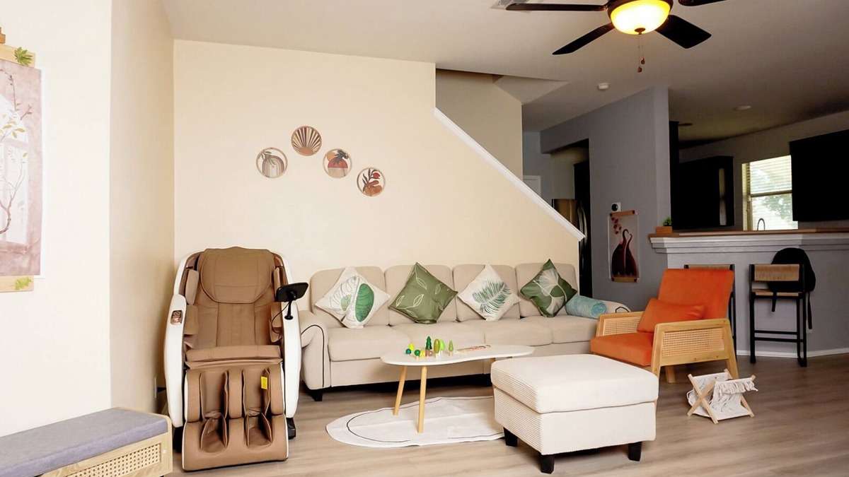 Kyle House | Charming 3-bedroom 6 beds. 2.5 bath. Pools access house with WiFi and AC in Kyle