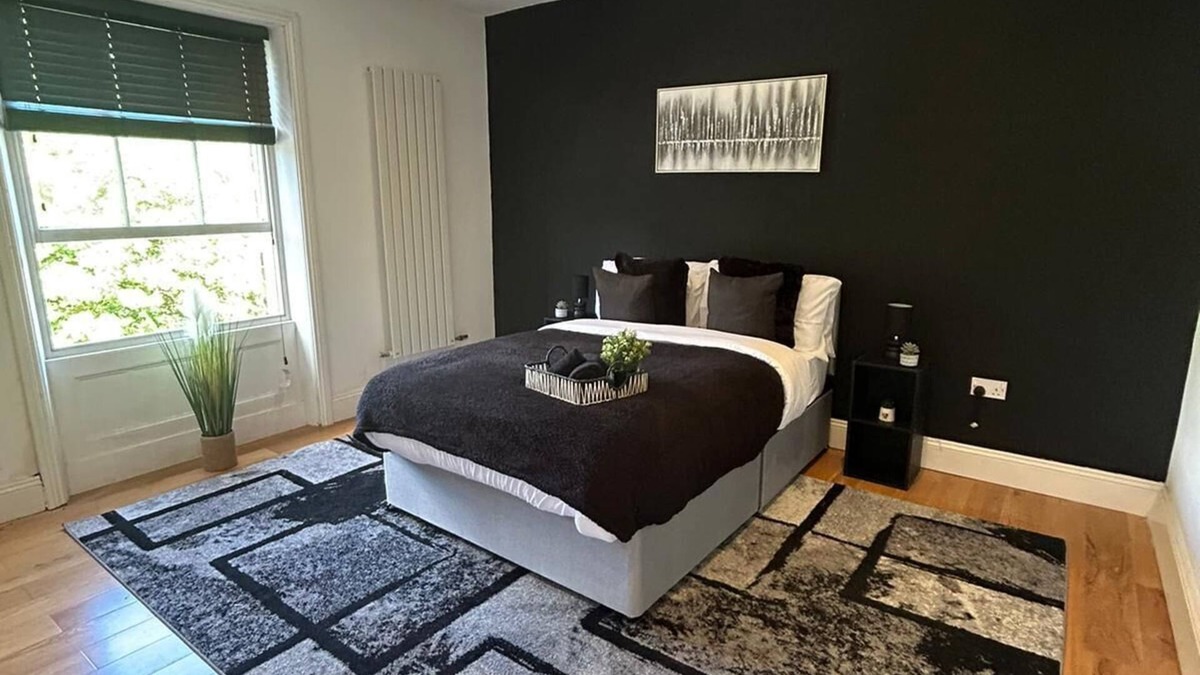 Grimsby Apartment | Charming 3-bedroom apartment with WiFi in Grimsby