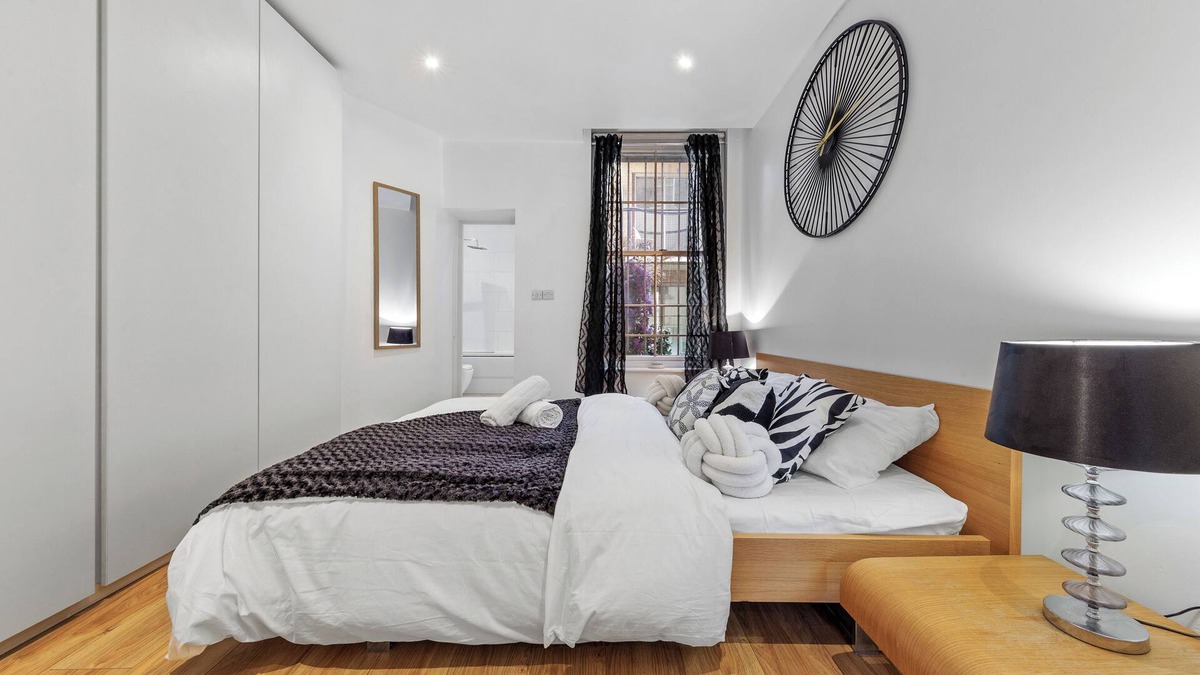 London City Centre Apartment | Charming 3 Bedroom Apartment in a delightful London location with excellent WIFI