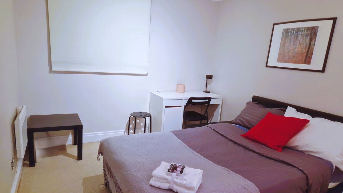 St. Mary's Park Apartment | Charming 3 bedroom by the Thames