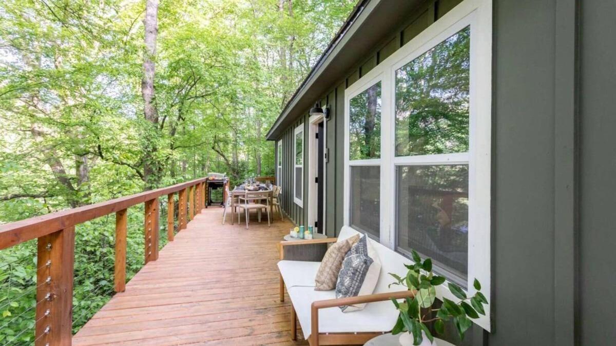 Blue Ridge Cottage | Charming 3-bedroom cottage w/hot tub and fire pit in Blue Ridge