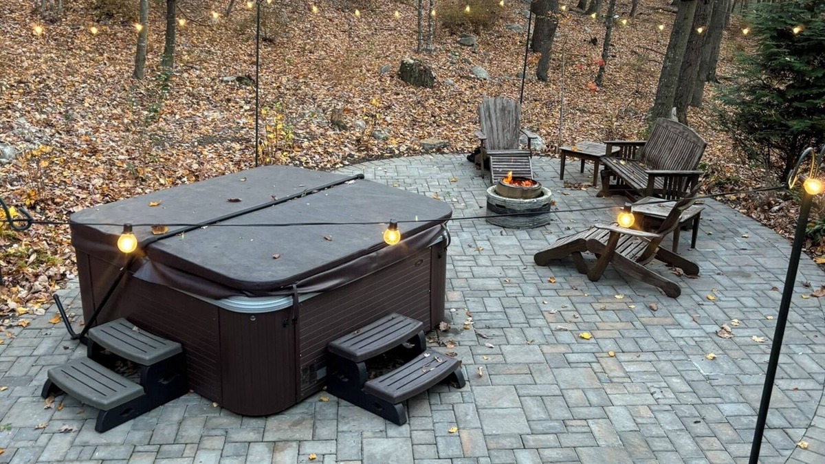 Lost River Cabin | Charming 3-bedroom cabin with WiFi, AC, hot tub in brilliant Lost City