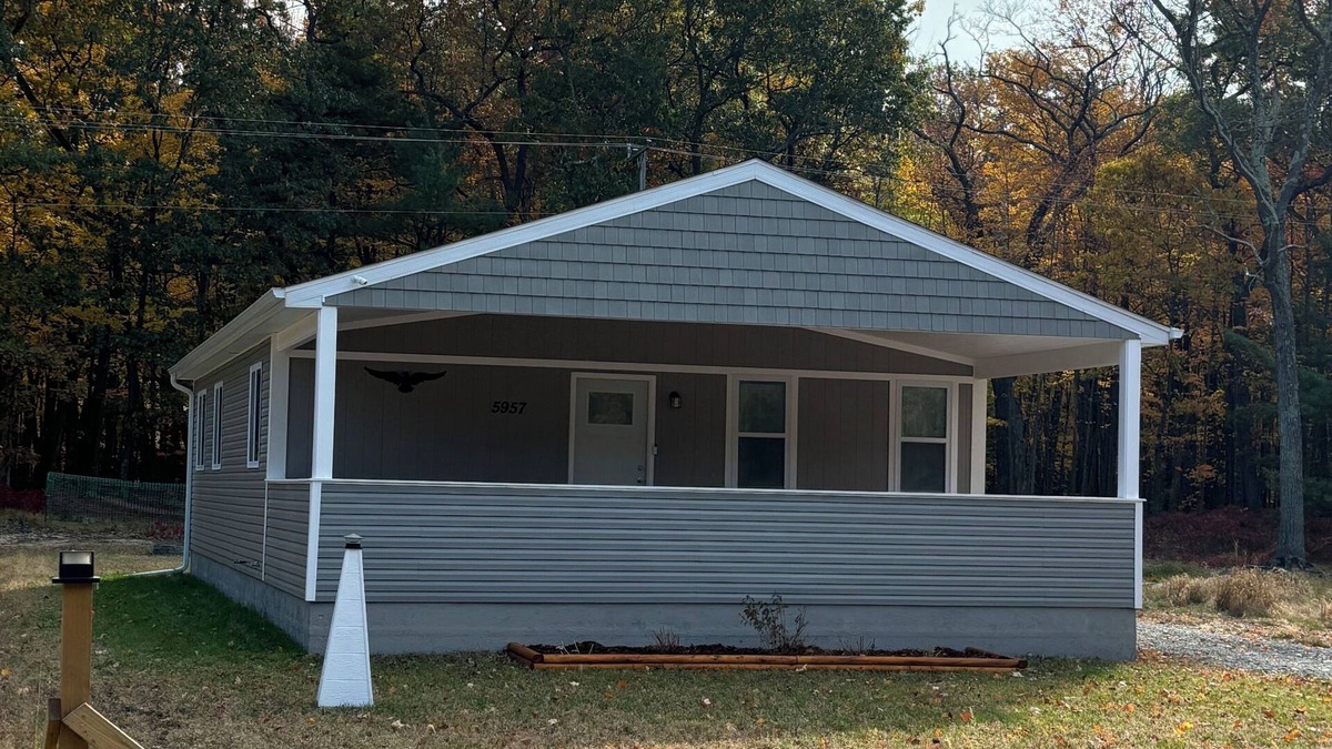 Caseville Cottage | Charming 3-bedroom cottage with WiFi, AC in Caseville across from beach