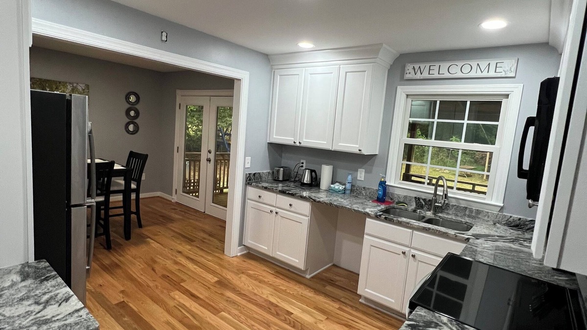 Toddville Road Cottage | Charming 3-bedroom cottage in pleasant Charlotte with AC, WiFinnn