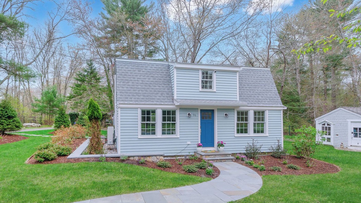 Rochester Cottage | Charming 3-bedroom cottage with WiFi, AC in Rochester