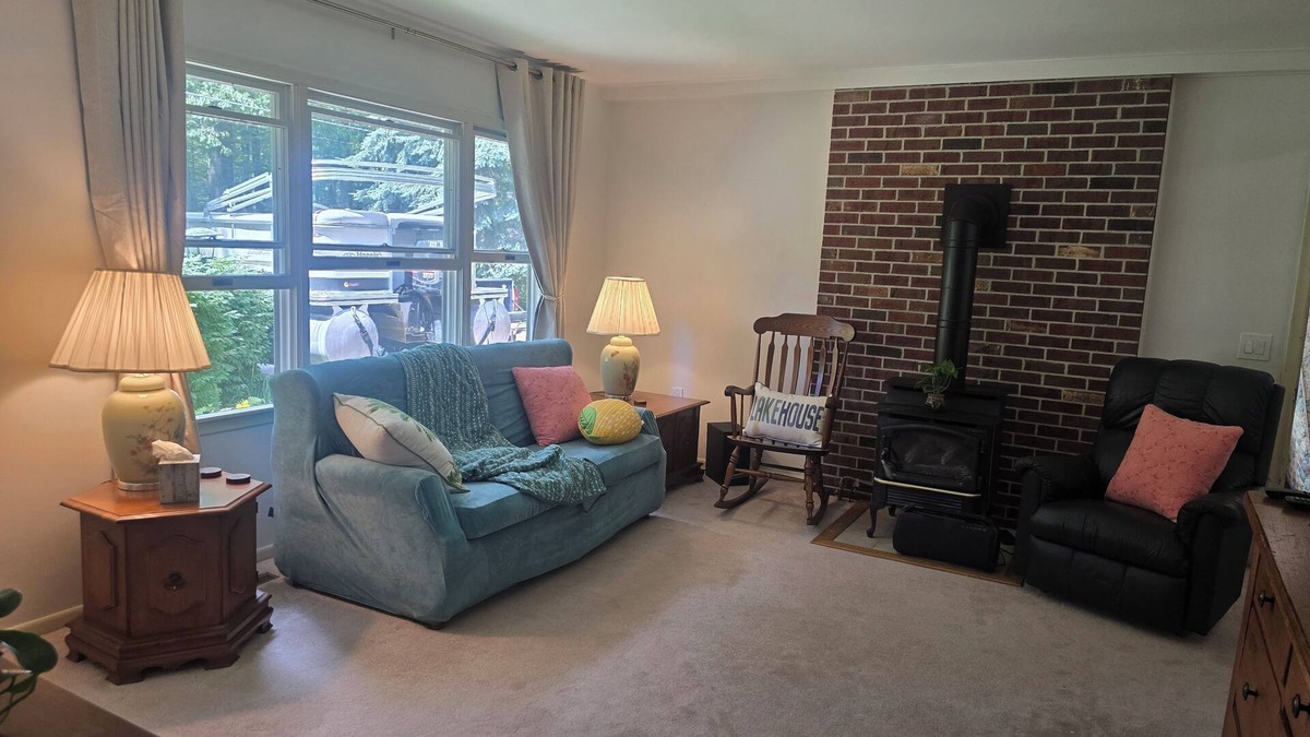 Higgins Lake Cottage | Charming 3-bedroom cottage with AC and WiFi at Higgins Lake.