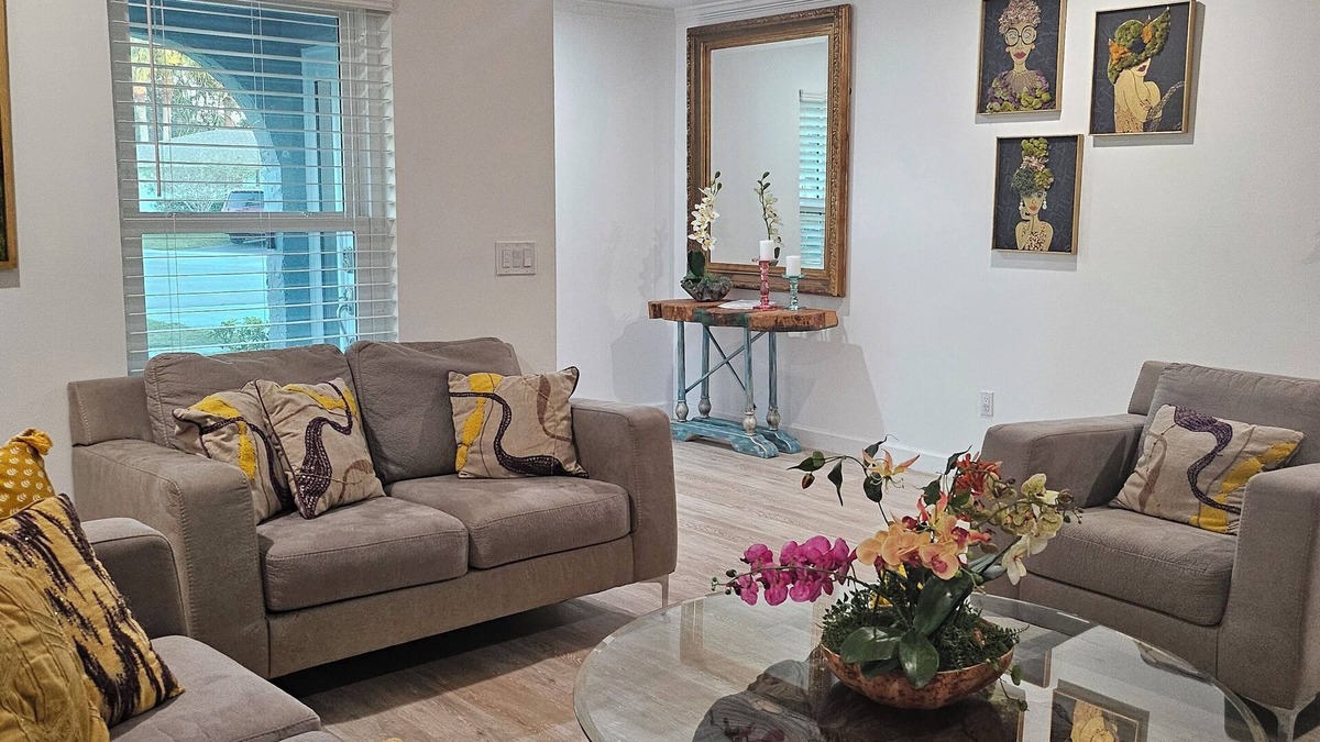 Central Naples Cottage | Charming 3-bedroom cottage in delightful Naples with WiFi, AC