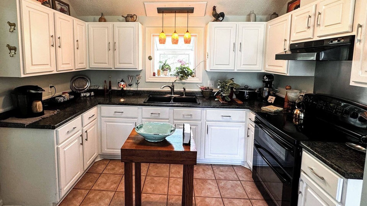 Metter House | Charming 3-bedroom country home in lovely Metter GA, near GSU and Savannah