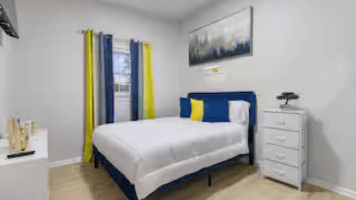 Goldsboro House | Charming 3-bedroom estate with AC, WiFi in superb Goldsboro