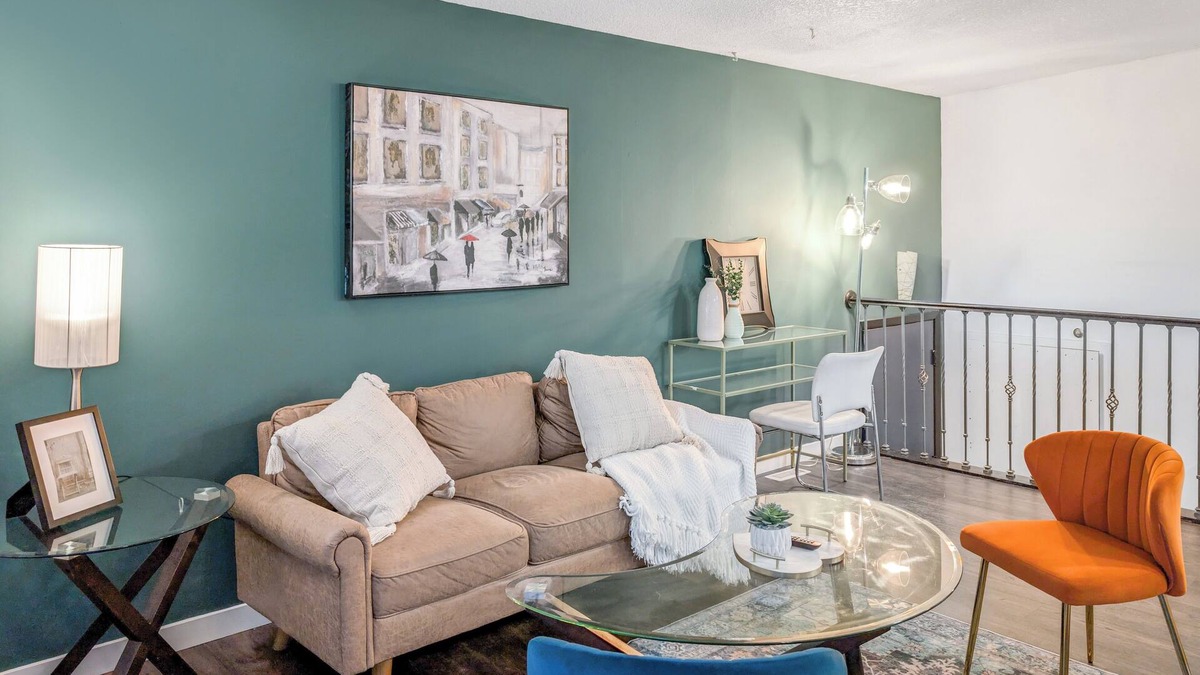 Sunnyside House | Charming 3-Bedroom Escape, Walk to the Bow River