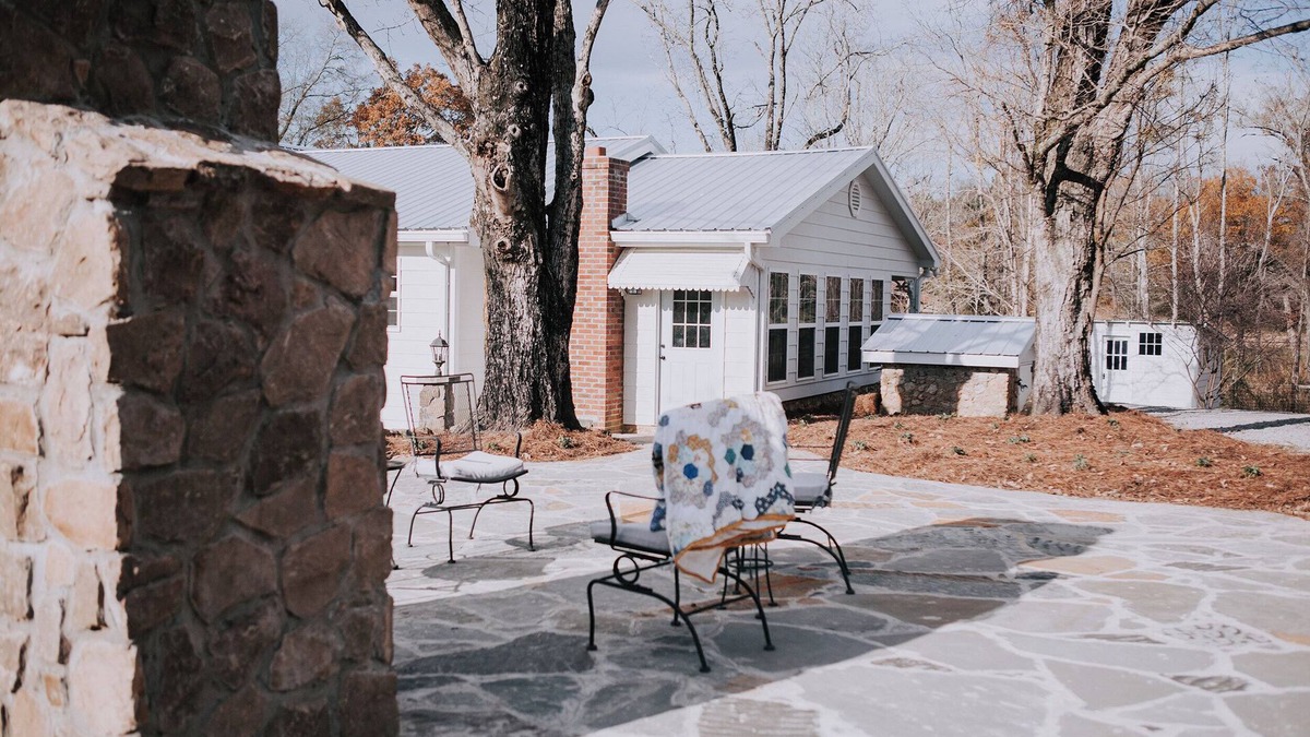 Apison House | Charming 3-bedroom farmhouse in tranquil Apison, near Chattanooga