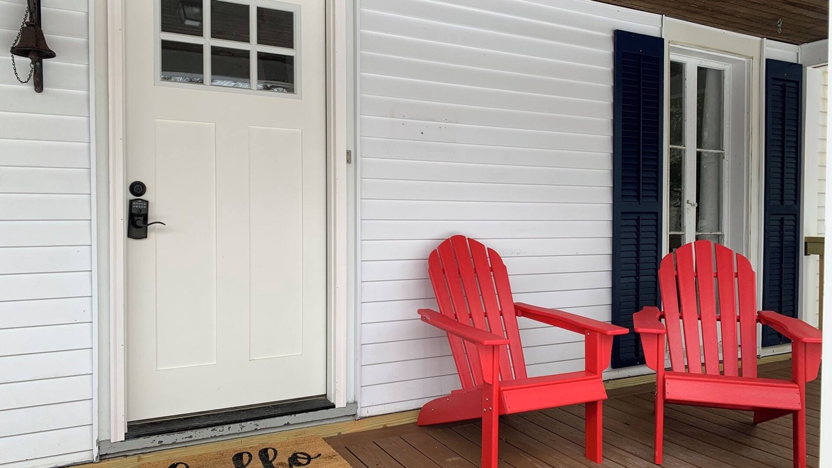 Lenox House | Charming 3-bedroom farmhouse in Lenox