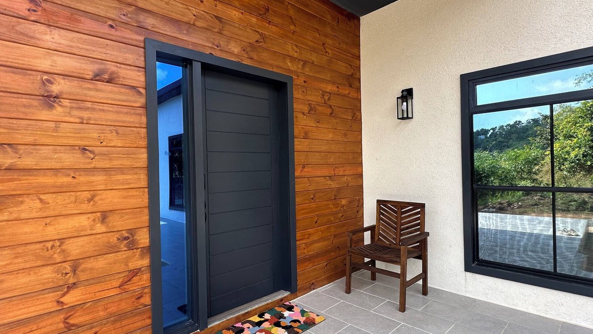 St. Andrew Villa | Charming 3-bedroom villa with Pool, WiFi and AC in Saint Andrew