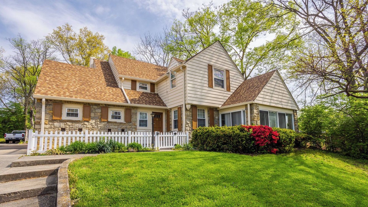 Roselawn Finance House | Charming 3-bedroom Home - Perfect for a Peaceful Getaway!