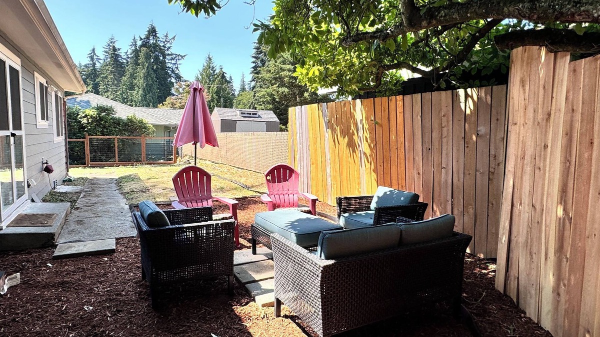 Des Moines House | Charming 3-bedroom house with AC and in peaceful city Des Moines near the Marina