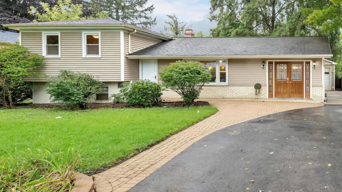 Fox Valley House | Charming 3-bedroom house with fence yard, WiFi, and in a great location.