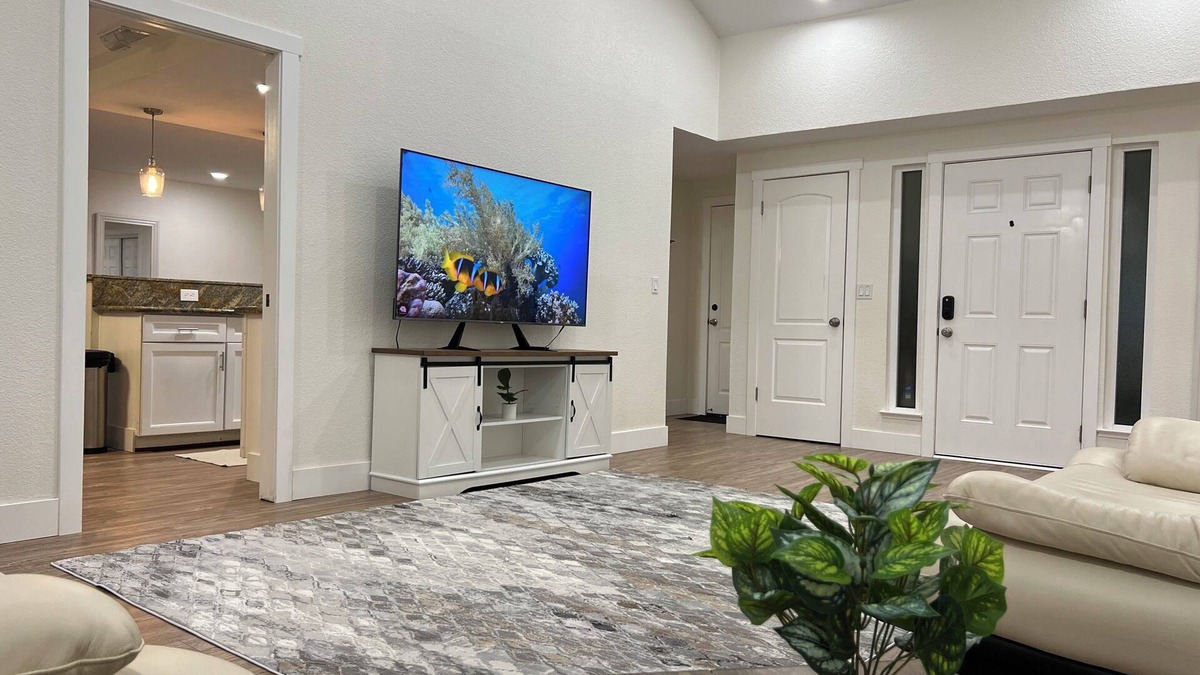 Southwestern Sacramento House | Charming 3-bedroom house with AC and WiFi in Sacramento