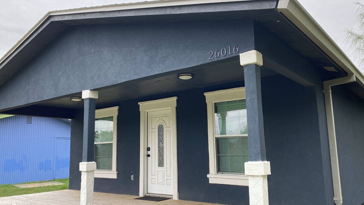 San Benito House | Charming 3-bedroom house in delightful San Benito with WiFi, central AC and Heat