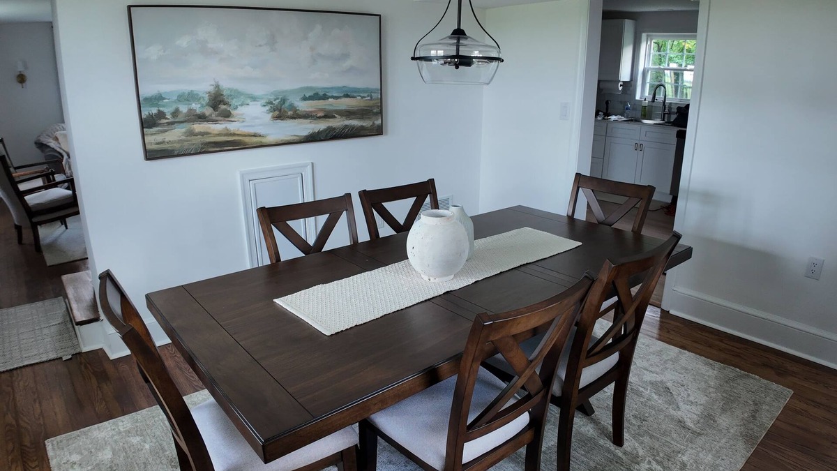 Winchester House | Charming 3-bedroom house with porch and yard in Winchester