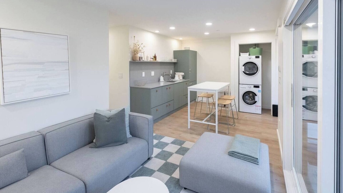 Hastings House | Charming 3 Bedroom Home in Peaceful Neighbourhood