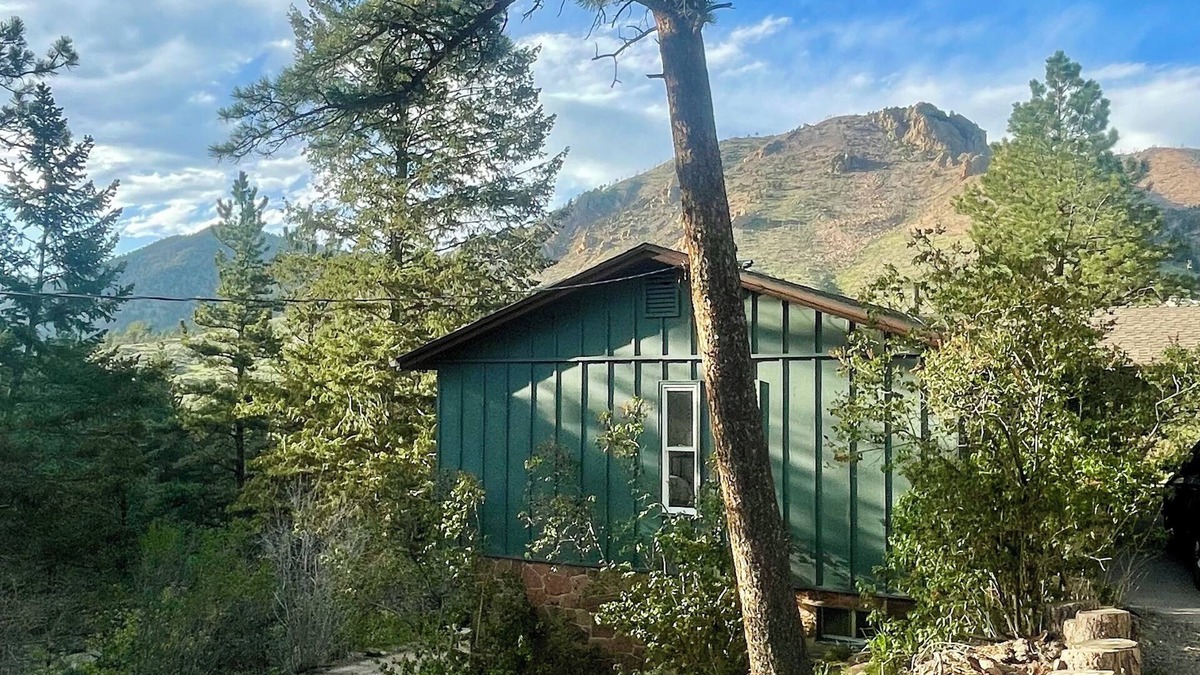 Jamestown House | Charming 3-bedroom house with views in desirable Jamestown