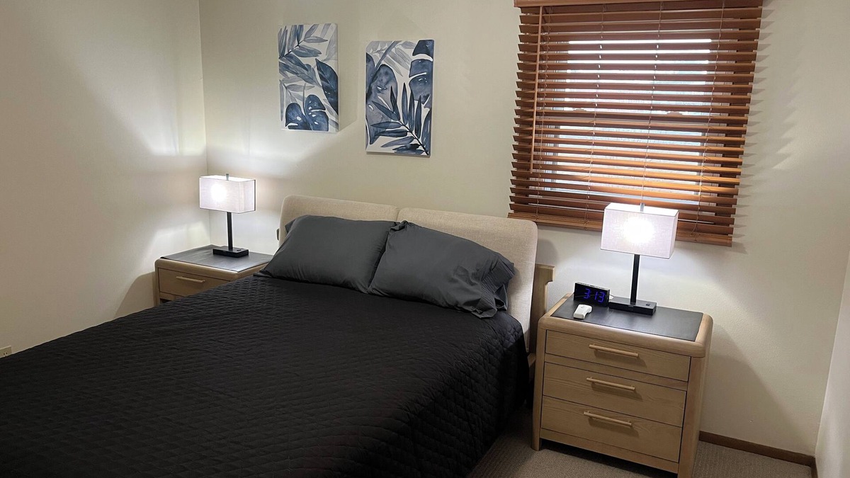 Milwaukee House | Charming 3-bedroom house with WiFi, AC in lovely Bay View