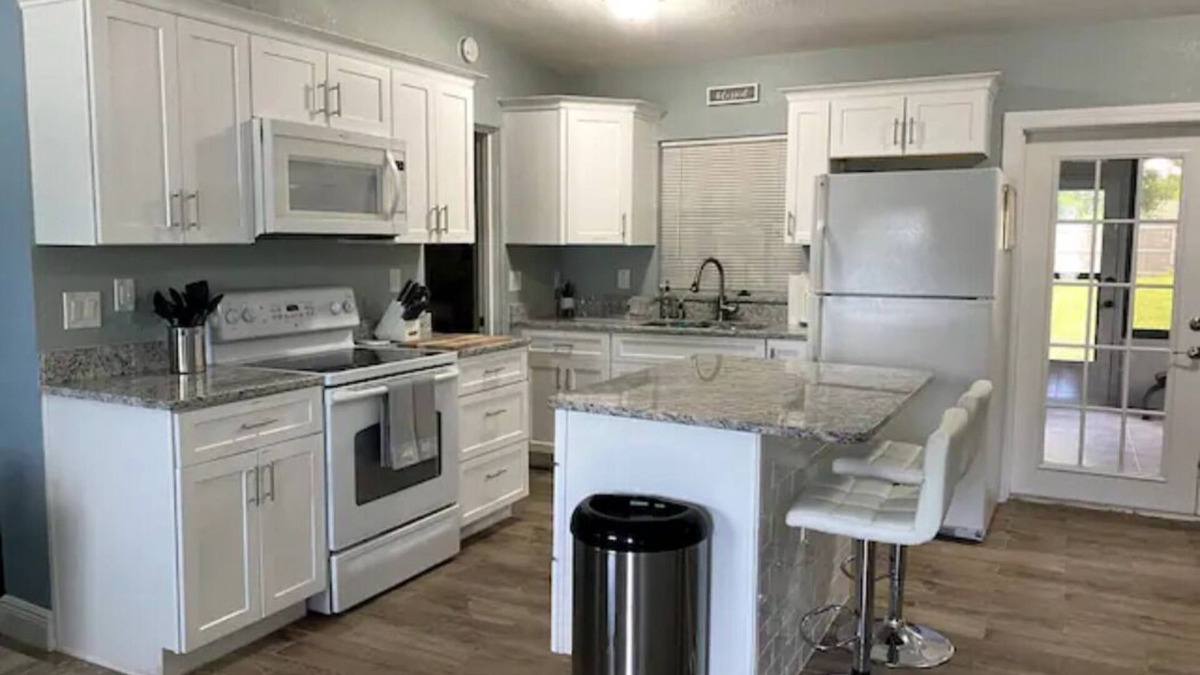Chuluota House | Charming 3-bedroom home away from home.
