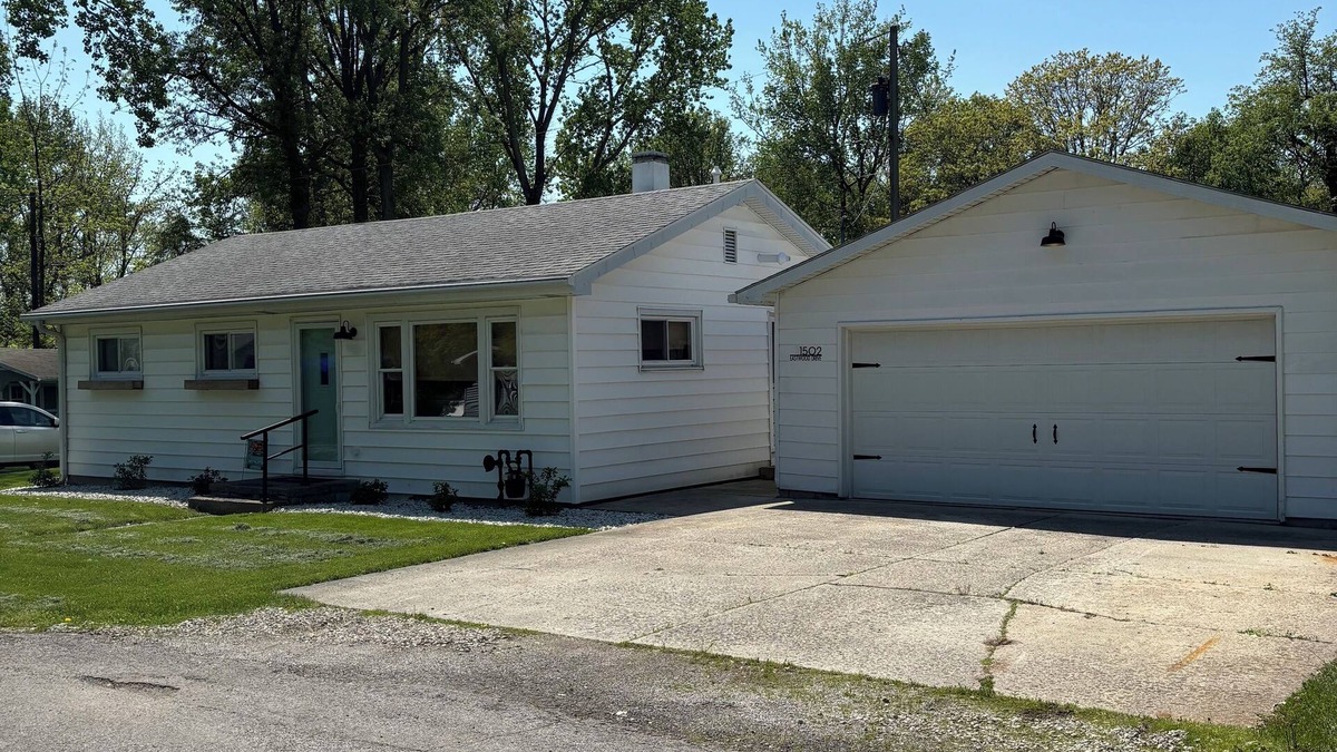 Bay View House | Charming 3-bedroom home in Sandusky -Bay View- new deck, close to Cedar Point!