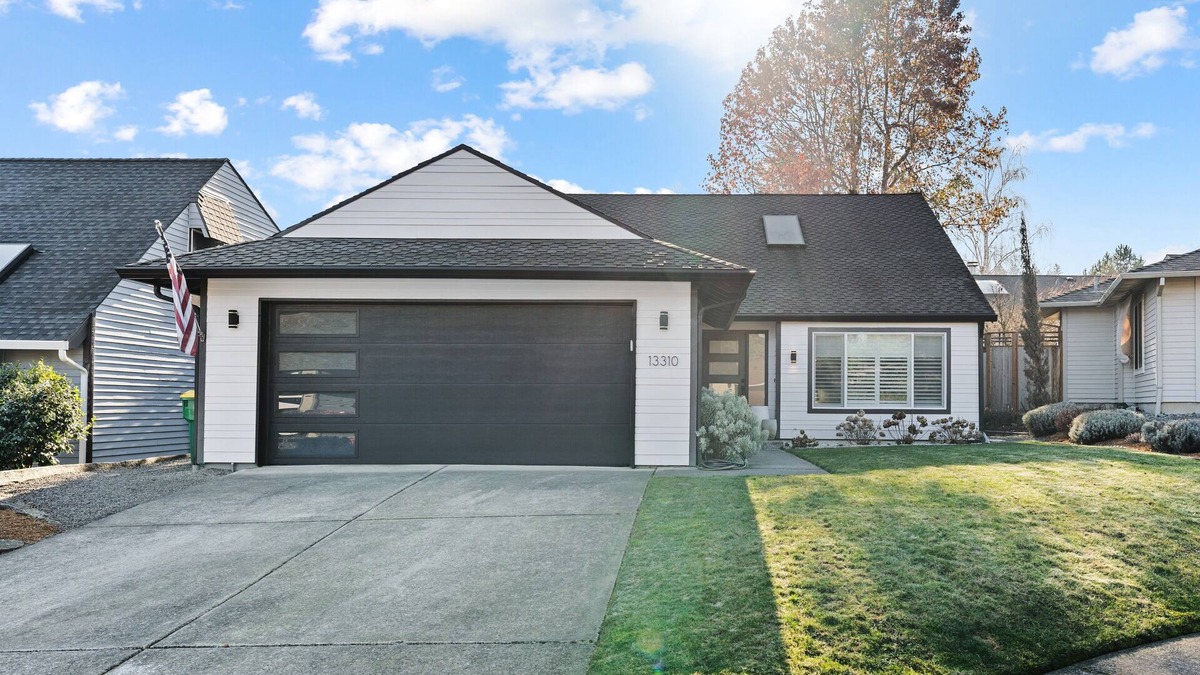 Bull Mountain House | Charming 3 bedroom home in Tigard. Near Parks, Trails and Progress Ridge!