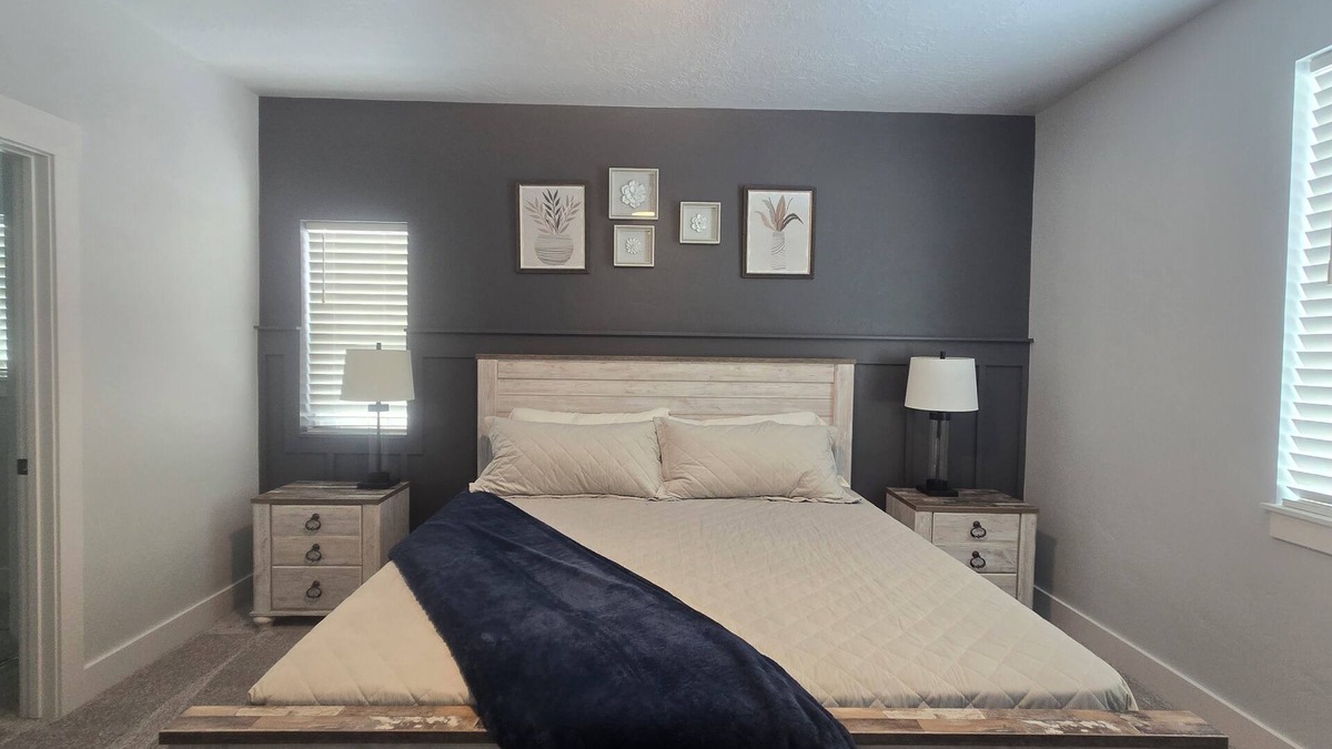 Caldwell House | Charming 3-bedroom house in Caldwell with WiFi and AC.