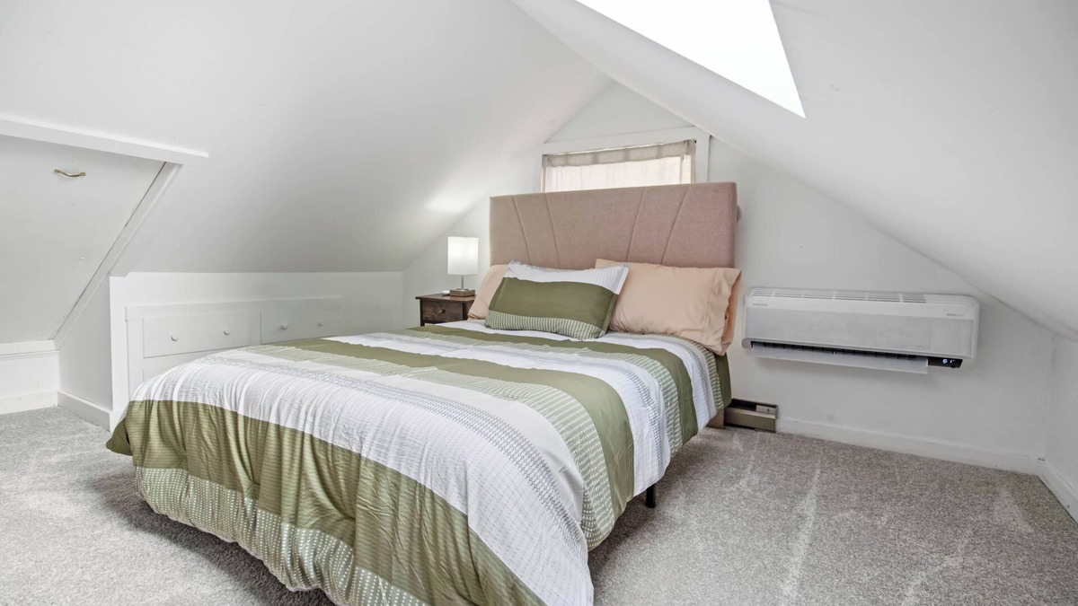 Freeport House | Charming 3-bedroom house in lovely Freeport with WiFi, AC.