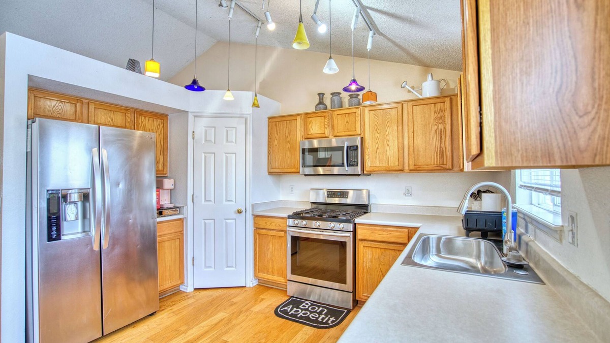 Longmont House | Charming 3-bedroom house in delightful Longmont with WiFi, AC