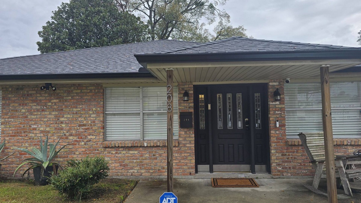 Kenner - Louis Armstrong International Airport House | Charming 3-bedroom house with WiFi, fitness room in peaceful Metairie