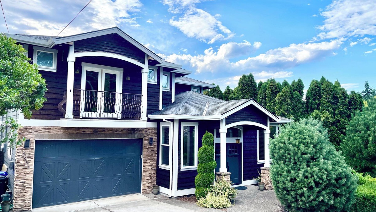 Bridlemile House | Charming 3-bedroom house in enchanting Portland with AC, WiFi
