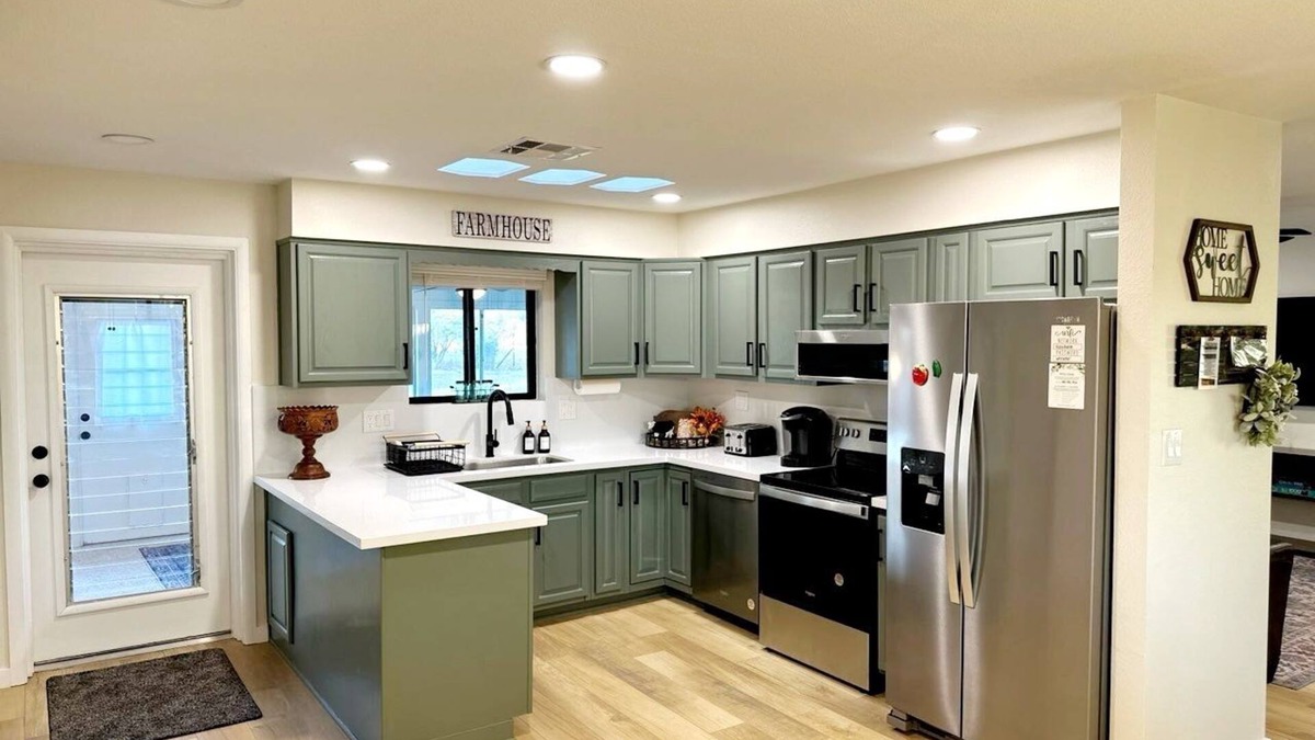 Surprise House | Charming 3-bedroom house in rural Surprise, 20 minutes to Spring training games.