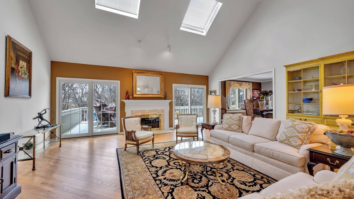Fox Valley House | Charming 3-bedroom house in lovely Winfield, Illinois with WiFi, AC