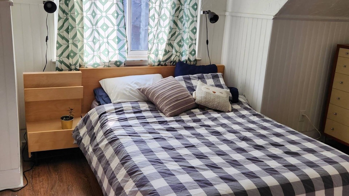 Leslieville House | Charming 3-bedroom house in Toronto with AC, WiFi, fitness equipment