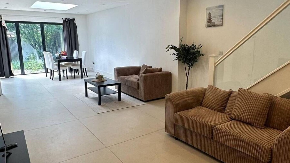 Walpole House | Charming 3 Bedroom House in West London