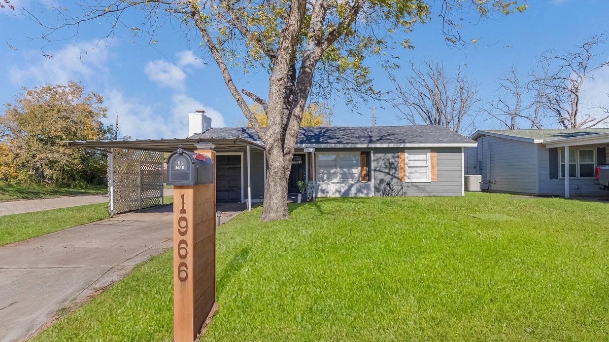 Abilene House | Charming 3-bedroom house in welcoming Abilene, Pet/family friendly.