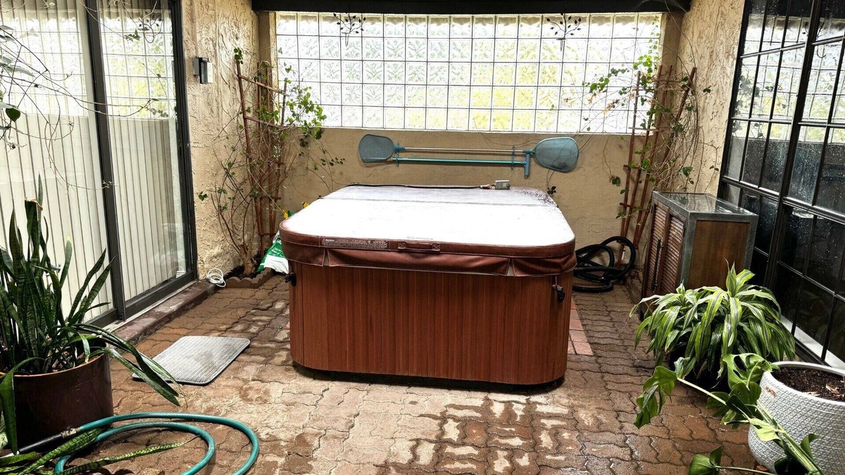 El Paso House | Charming 3-bedroom house with AC, WiFi &Hot tub in Westside El Paso