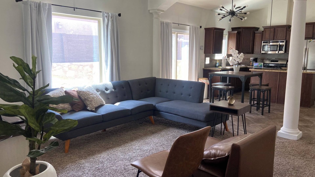 Biggs Field House | Charming 3-bedroom house in El Paso in a safe area with AC and wifi.